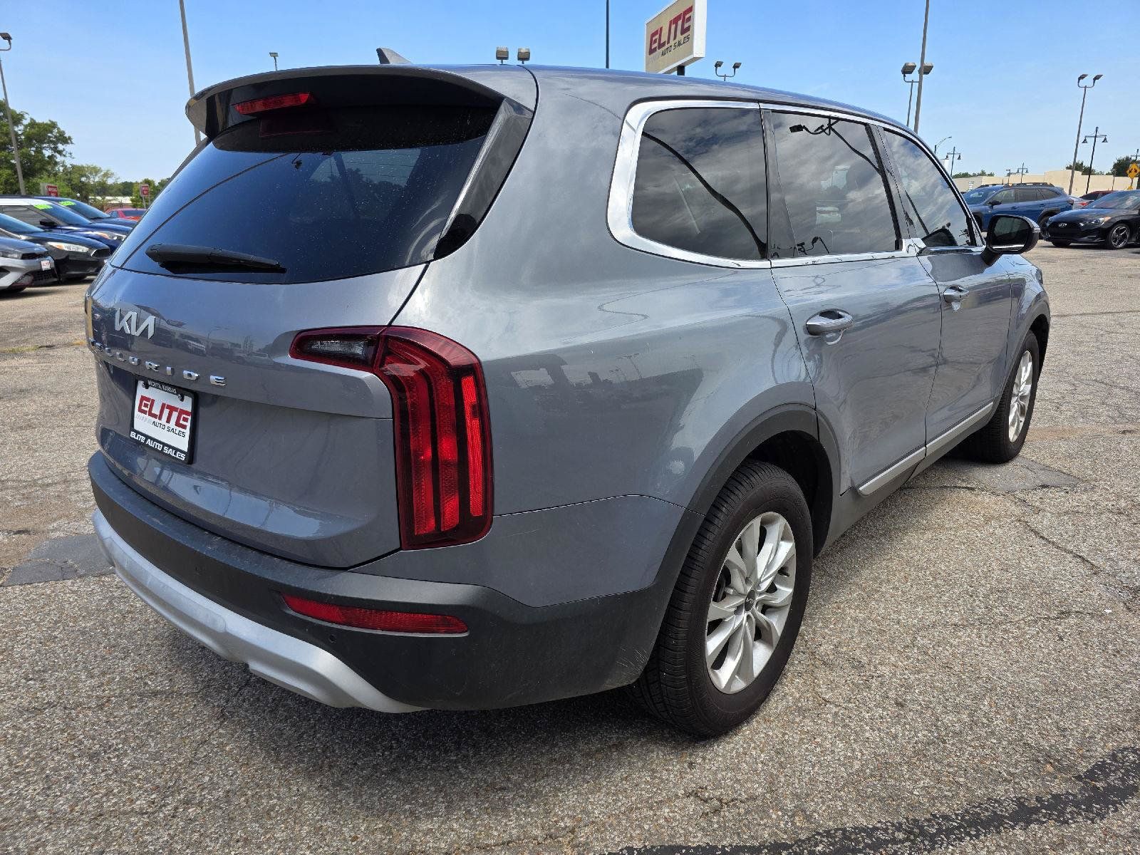 Used 2022 Kia Telluride LX FWD image 5