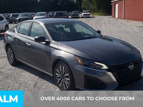 Used 2025 Nissan Altima 2.5 SV FWD image 2