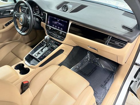 Certified 2023 Porsche Macan image 15