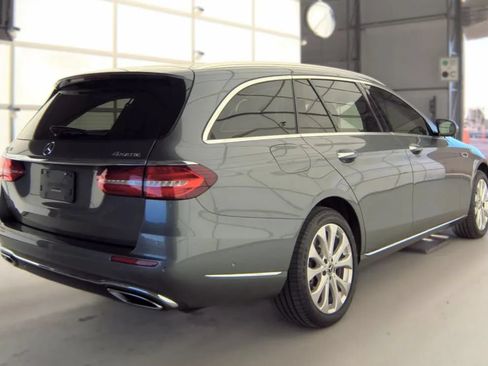 Used 2018 Mercedes-Benz E 400 4MATIC Wagon w/ Premium 3 Package image 3