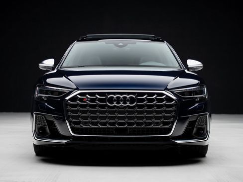Used 2024 Audi S8 image 7