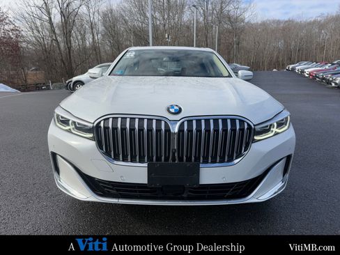 Used 2022 BMW 750i xDrive w/ Executive Package image 3