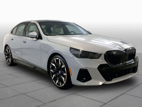 Used 2024 BMW i5 eDrive40i w/ Executive Package RWD image 2