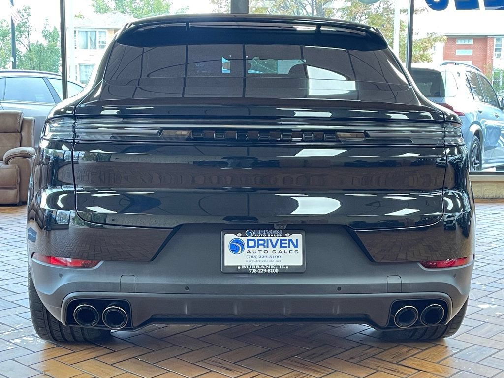 Used 2025 Porsche Cayenne S AWD/4WD image 13