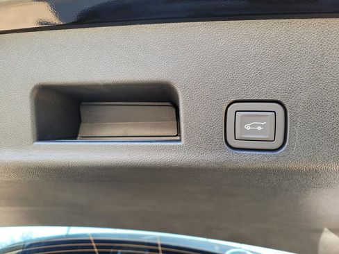 New 2026 Chevrolet Traverse High Country image 9