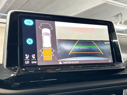 Certified 2024 Volkswagen Atlas Cross Sport SE w/ Panoramic Sunroof Package FWD image 18