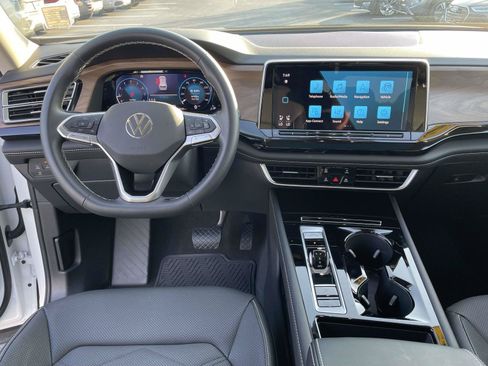 Certified 2026 Volkswagen Atlas SE w/ Panoramic Sunroof Package FWD image 13