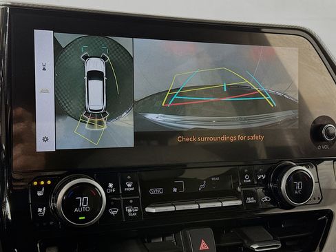 Used 2024 Toyota Highlander Platinum image 13