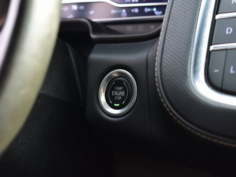 Used 2023 Chevrolet Suburban Premier image 39