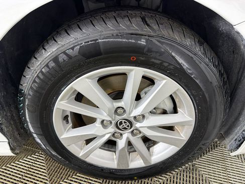 Used 2025 Toyota Camry LE image 12