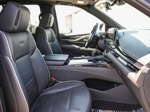 Used 2024 Cadillac Escalade Sport AWD/4WD image 17