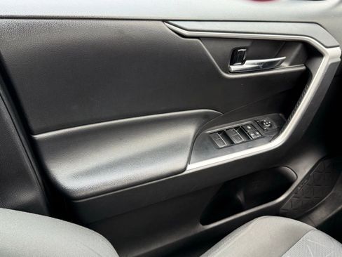 Used 2022 Toyota RAV4 XLE image 31