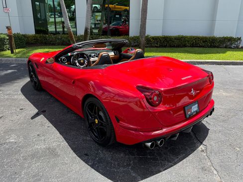 Used 2017 Ferrari California T RWD image 14