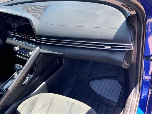 Used 2023 Hyundai Elantra SEL w/ Convenience Package FWD image 17