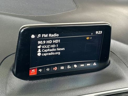 Used 2018 MAZDA MAZDA3 Touring FWD image 25