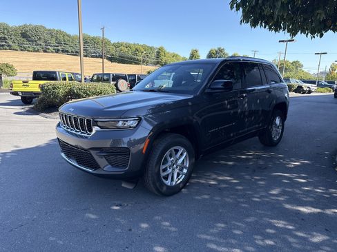 New 2025 Jeep Grand Cherokee Laredo X w/ Luxury Tech Group I image 8