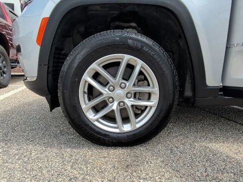 Used 2024 Jeep Grand Cherokee L Laredo AWD/4WD image 31