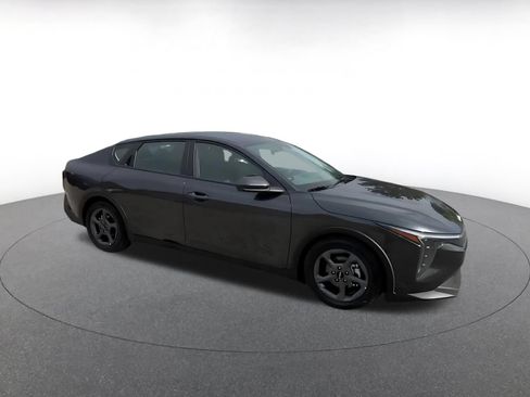 Used 2025 Kia K4 FWD image 2