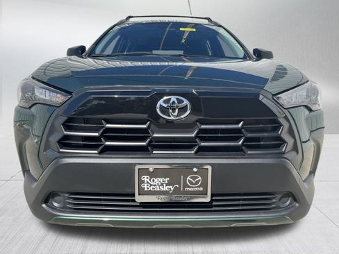Used 2026 Toyota Corolla Cross LE FWD image 2