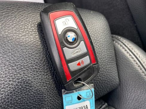 Used 2017 BMW 330i xDrive Sedan AWD/4WD image 25
