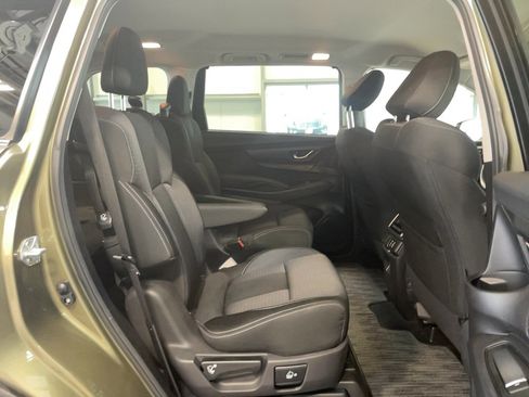 Used 2024 Subaru Ascent Premium w/ Convenience Package image 16