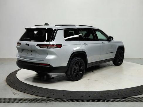 Used 2023 Jeep Grand Cherokee L Laredo RWD image 8