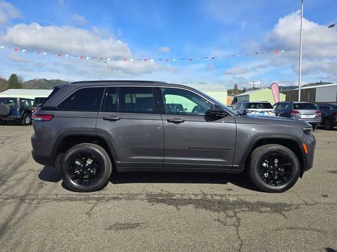 New 2026 Jeep Grand Cherokee Altitude AWD/4WD image 6