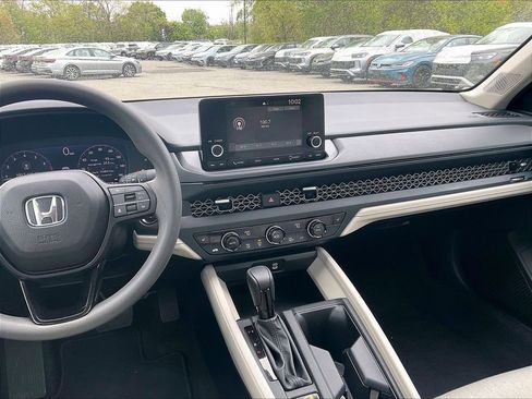 Used 2023 Honda Accord EX image 18