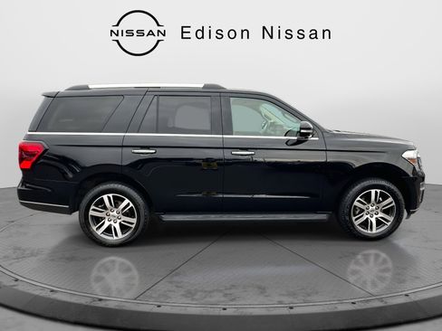 Used 2024 Ford Expedition Limited image 3