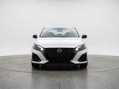 Used 2025 Nissan Altima 2.5 SV FWD image 2