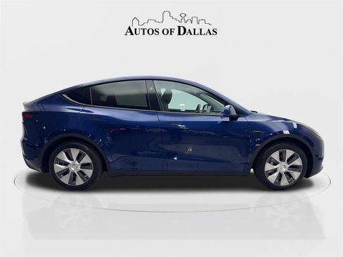Used 2023 Tesla Model Y 2WD image 10