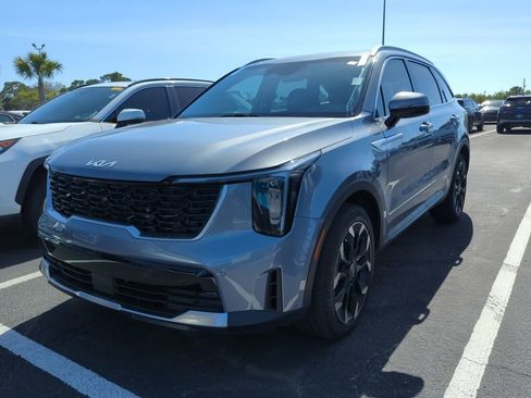 Certified 2025 Kia Sorento EX image 3