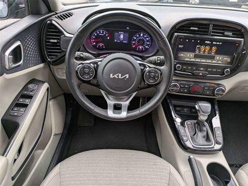 Used 2022 Kia Soul EX image 16
