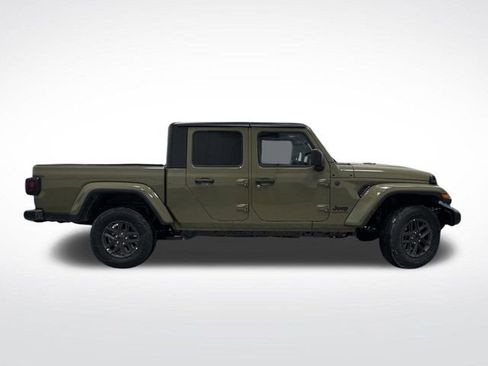 New 2025 Jeep Gladiator Sport image 2