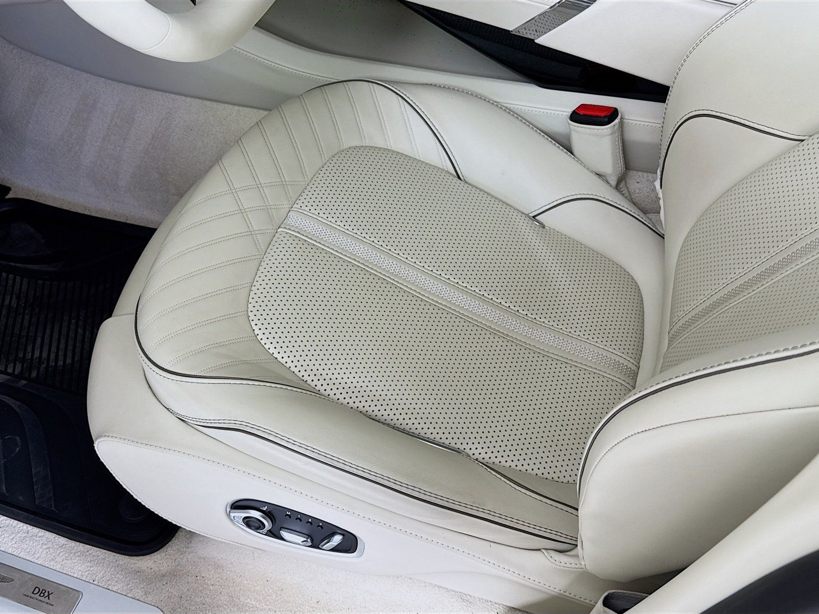 Used 2025 Aston Martin DBX 707 AWD/4WD image 18