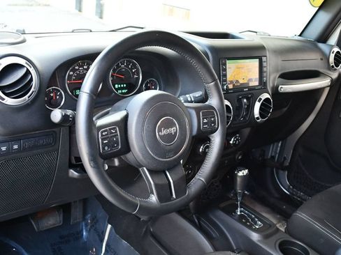 Used 2016 Jeep Wrangler Unlimited Rubicon w/ Connectivity Group AWD/4WD image 40