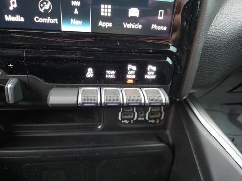 Used 2022 RAM 1500 Laramie w/ Night Edition image 14