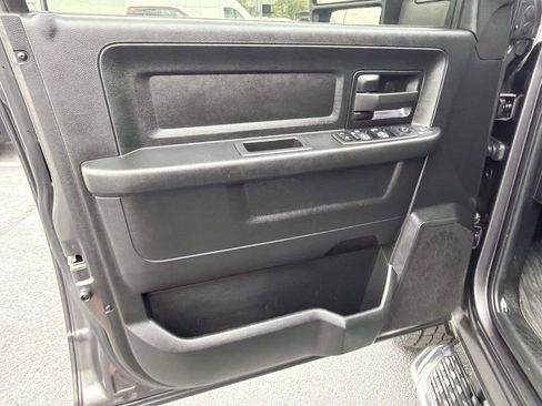 Used 2024 RAM 2500 Tradesman w/ Chrome Appearance Group AWD/4WD image 19