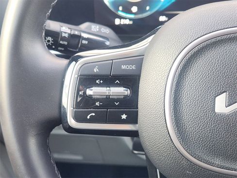 Certified 2024 Kia Carnival SX image 25