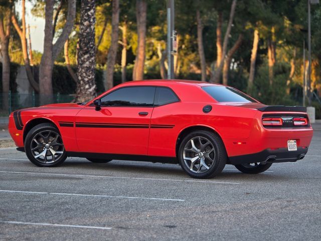 Used 2016 Dodge Challenger SXT w/ Driver Convenience Group RWD image 19