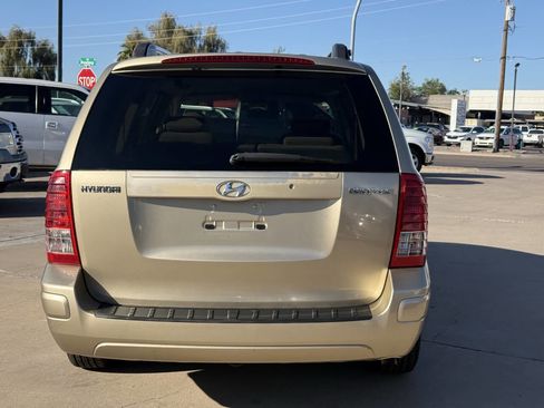 Used 2007 Hyundai Entourage Limited image 8