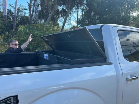 Used 2017 Ford F150 Platinum w/ Equipment Group 701A Luxury image 4