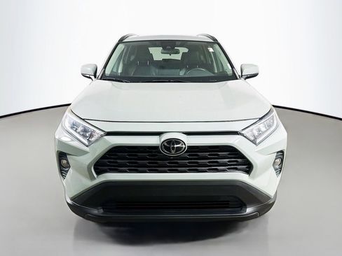 Used 2019 Toyota RAV4 XLE Premium image 2