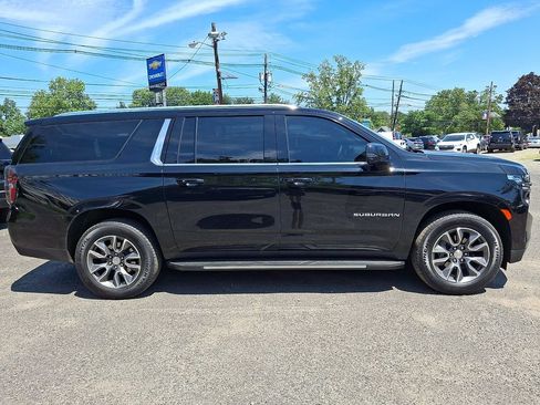 Used 2024 Chevrolet Suburban LT w/ Luxury Package AWD/4WD image 9