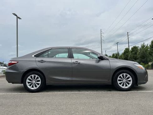 Used 2017 Toyota Camry LE FWD image 3