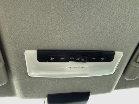 Used 2020 Nissan Kicks S FWD image 33