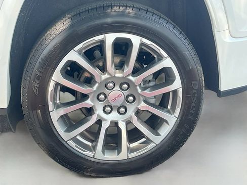 Used 2022 GMC Acadia Denali w/ Denali Technology Package AWD/4WD image 34