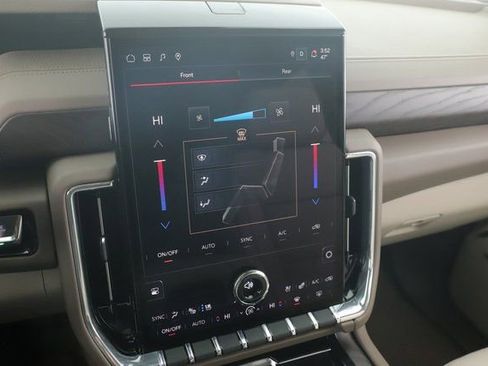 Used 2025 GMC Yukon Denali w/ Sun & Power Step Package image 26