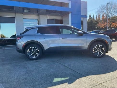 New 2026 Chevrolet Equinox EV LT image 8