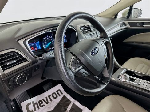 Used 2018 Ford Fusion S image 9